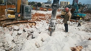 Pemecah Batu Tugas Berat yang Dipasang pada Ekskavator P240