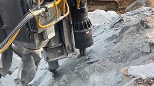 Mesin Pemecah Batu Hidraulik PL-1000L Sedang Beroperasi